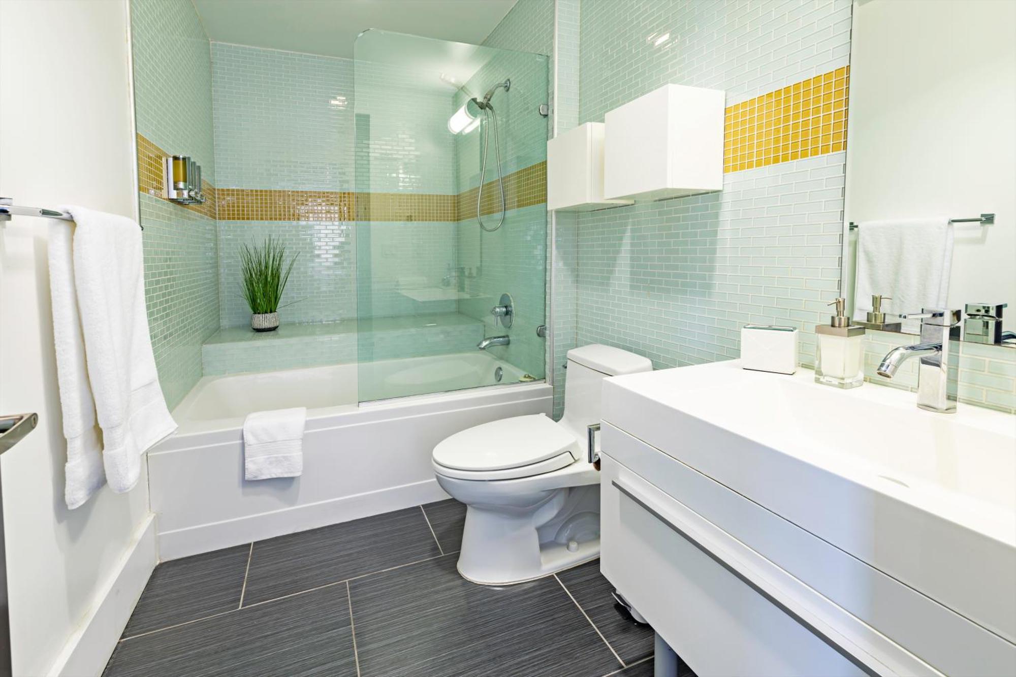 Gorgeous 2-bedroom 2-bathroom Apartamento